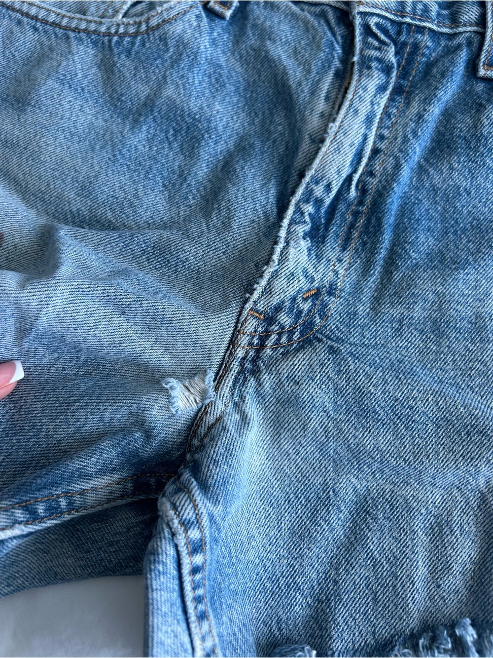Levi's 550s Light Wash Distressed Denim Cutoff Shorts - Picture 11 of 15